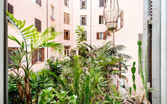Maurizio's listing on misterb&b - View on the courtyard 