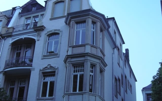 Chambre dans un bâtiment du début du siècle