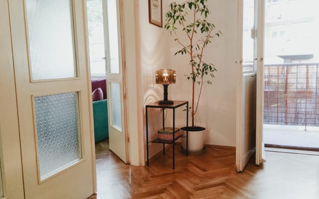 Spacieuse maison moderne du milieu du siècle avec terrasse - Photo 20