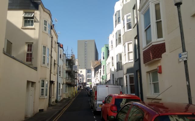 Central Room in the Gay Village, with Sea Views, Close to Seafront - Picture 15