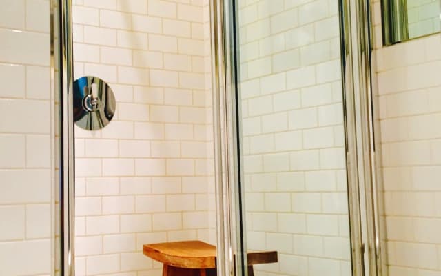 Oasis of Calm in Vibrant Seaside Brighton and Hove ensuite Bathroom - Picture 17