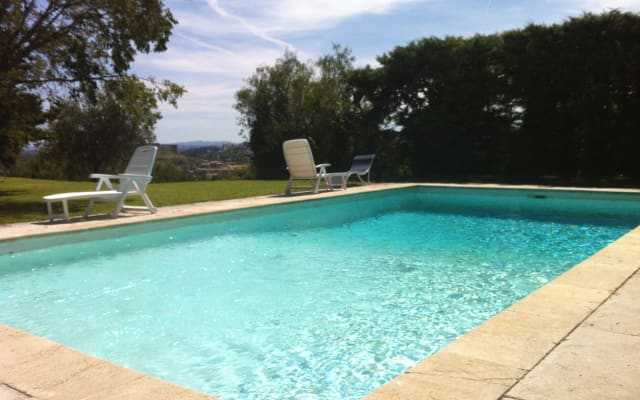 Villa near Avignon, swimming pool, quiet wooded park