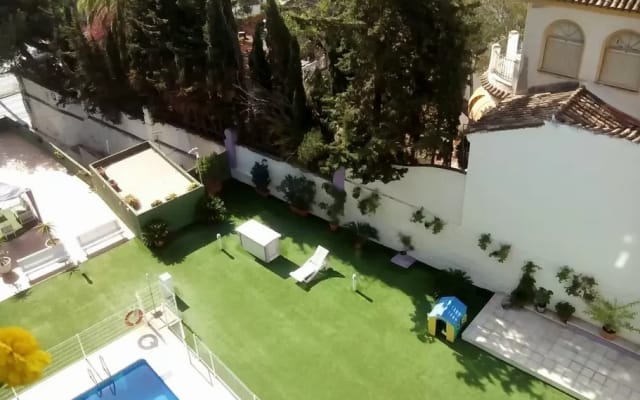 QUARTO GRANDE NUM APARTAMENTO CENTRAL COM VISTAS E TERRAÇO