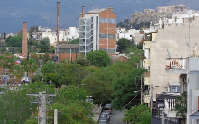 Im schwulen Herzen von Athen (direkt vor der Metro) in der zentralsten 