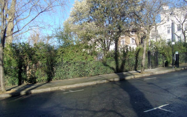HOLLAND PARK/ DOUBLE ROOM WITH BALCONY.  W11.