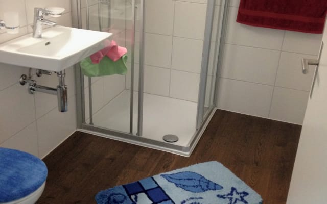 Schönes Zimmer im neuen Appartement