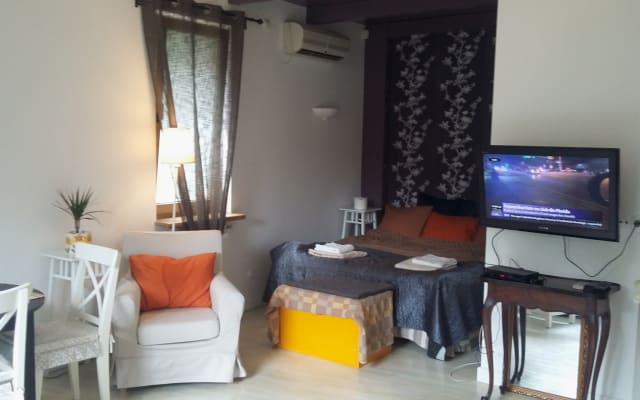Studio de design dans une villa centrale de Bucarest - Photo 3