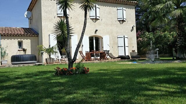 Affitto per una persona di una villa di 150 m2 con tutti i comfort.