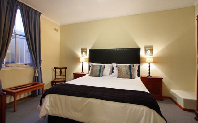 Down The Lane, two bedroom apartment with private garden/patio  - Picture 7