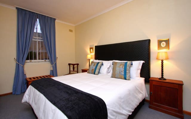 Down The Lane, two bedroom apartment with private garden/patio  - Picture 8