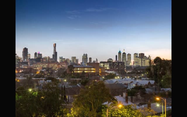 Luxury stay for travellers in St Kilda Penthouse - Picture 9