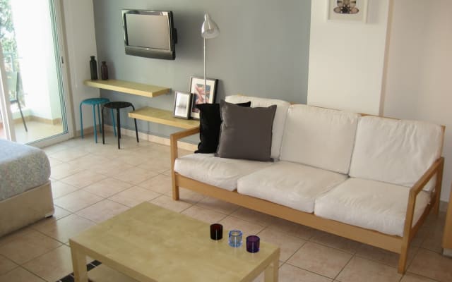Cozy new Studio apt in Lykavitos/ near city center