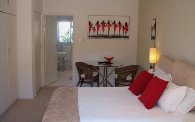 Dave's listing on misterb&b - All the rooms/studios have a  private entrance and patio, comfortable beds, with ensuite shower rooms,  each unit has a fully equipped kitchenette and dining area.  