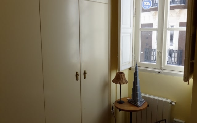 Belle chambre dans un appartement partagé, (partage seulement avec le...