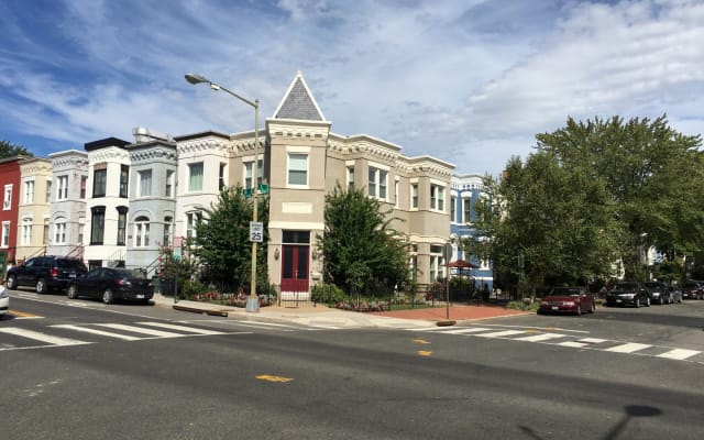 You'll Never Want to Leave this Stylish Townhome in N Capitol Hill - Picture 12