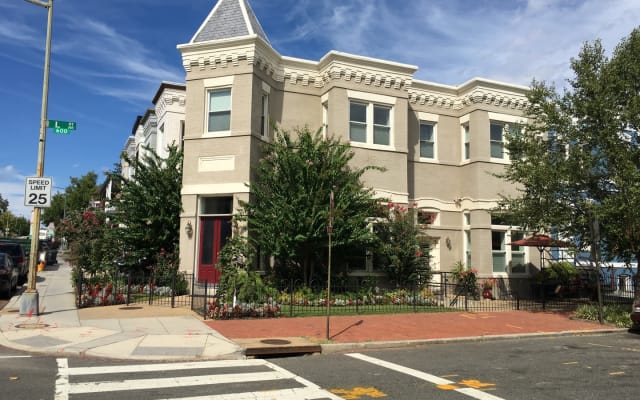 You'll Never Want to Leave this Stylish Townhome in N Capitol Hill - Picture 13