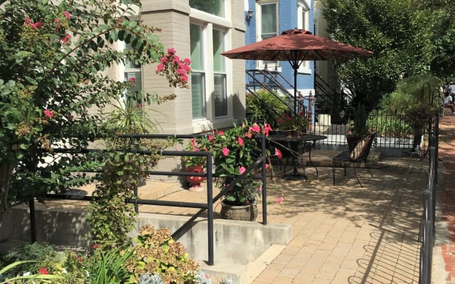 You'll Never Want to Leave this Stylish Townhome in N Capitol Hill - Picture 15