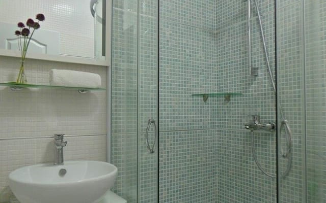 A 1 isolato dal mare: Camera da letto principale con balcone e bagno! - Foto 9