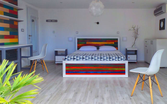 1 Blk de la mer : Chambre principale avec balcon + BFast !