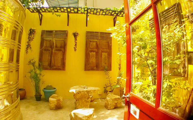 4 Bed in a Boutique Private Room - Central Bangkok Free Breakfast & Wi-Fi - Picture 10