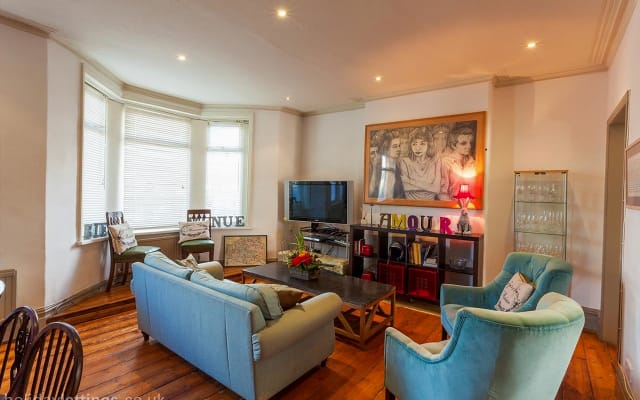 Four bedroom beautiful Pontcanna townhouse with garden