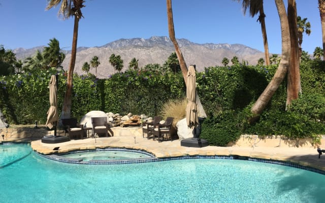 Casa Cerritos Green Room