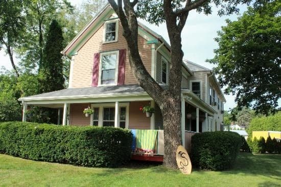 Charming Bed and Breakfast Minutes from Beaches and Shops!