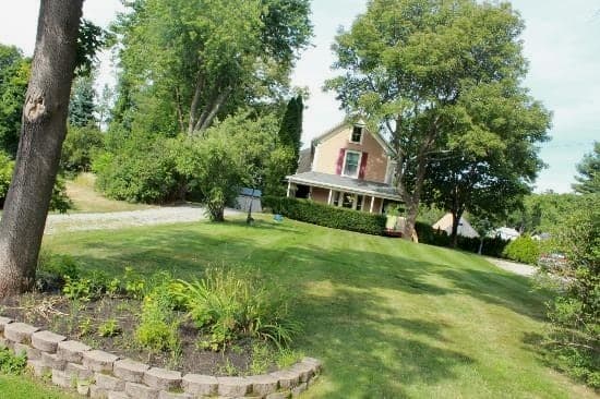 Charming Bed and Breakfast Minutes from Beaches and Shops!