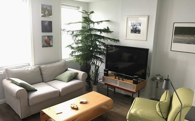 Be my roommate for a day or two near trendy Fishtown