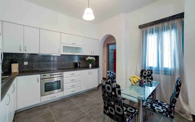Adelphi Apartment 1, Two Bedroom Apartment, Perissa, Santorini - Picture 6