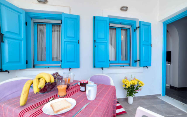 Adelphi Apartment 1, Two Bedroom Apartment, Perissa, Santorini - Picture 18