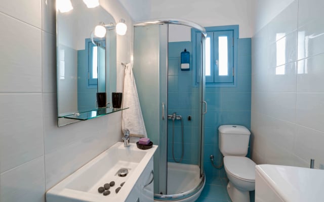Adelphi Apartment 3, One Bedroom Apartment, Perissa, Santorini - Picture 13
