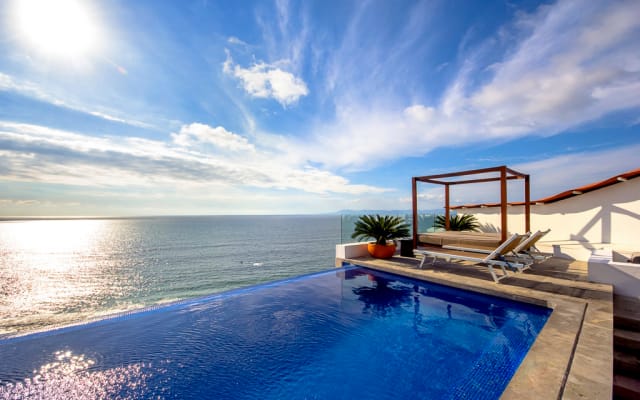 O CONDOMÍNIO DE SONHO: VISTA PARA O MAR E APENAS A UMA ESCADA DA PRAIA DE LOS MUERTOS - Foto 14