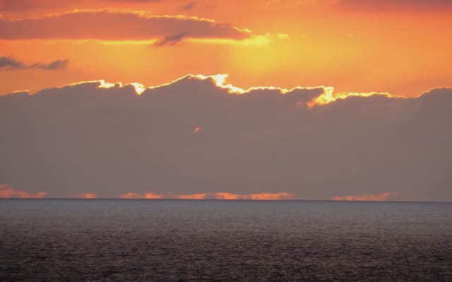 O CONDOMÍNIO DE SONHO: VISTA PARA O MAR E APENAS A UMA ESCADA DA PRAIA DE LOS MUERTOS - Foto 20