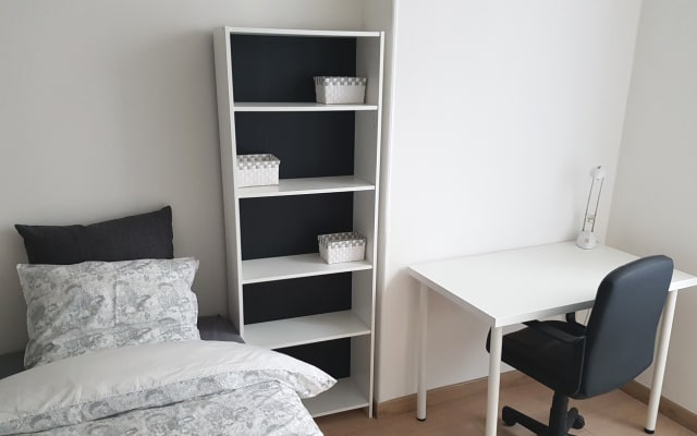 CAMERA CON ARIA CONDIZIONATA E BAGNO PRIVATO POSIZIONE TRANQUILLA E...