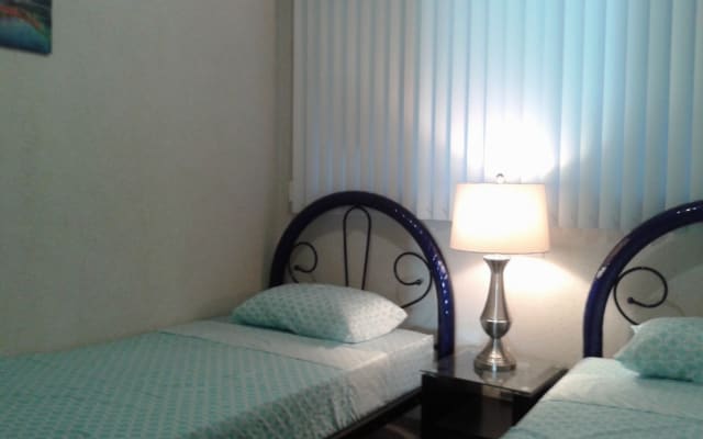 Chambre double dans un appartement moderne à 7 minutes du centre...