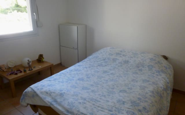 Quarto privado em apartamento com varanda