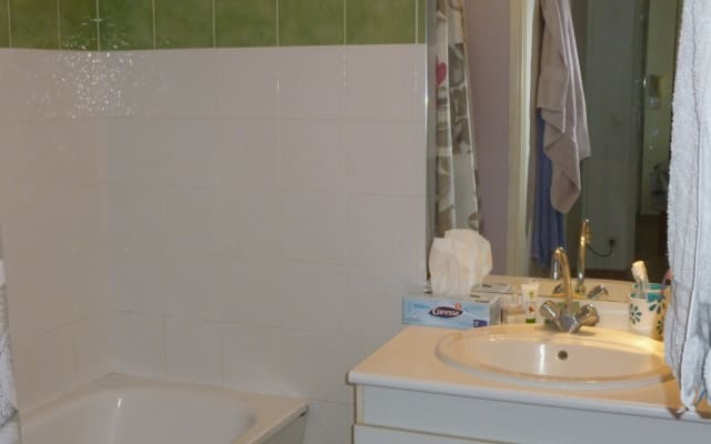 Quarto privado em apartamento com varanda