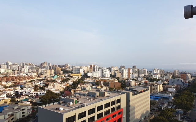 Anúncio de Juan em misterb&b - Departamento en el piso 18 con vista privilegiada hacia la San Isidro, una de los mejores barrios de la ciudad. Apartment on the 18th floor with a privileged view of San Isidro, one of the best neighborhoods in the city.