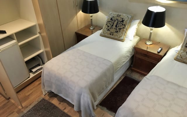 Private suite full bathroom, Koi patio, Twin or Kingsize beds