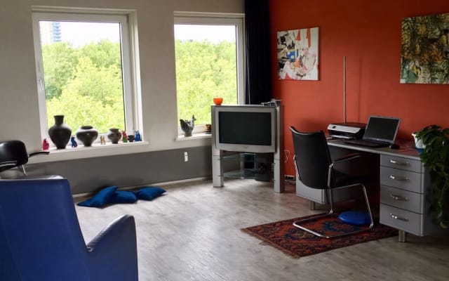 A private room with balcony in the safe green Amsterdam South district