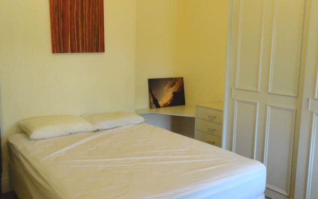 Quiet room in 3 bedroom house in St Kilda - Picture 15