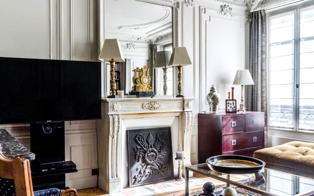 Quarto num apartamento de estilo parisiense tradicional (75 m²) .