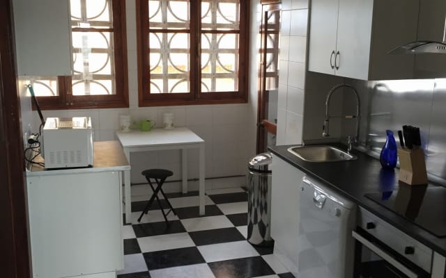 QUARTO EM MALAGA COM CASA DE BANHO PRÓPRIA