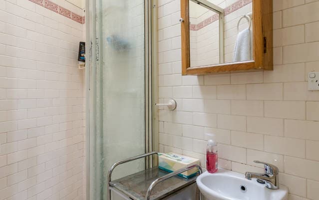 Camera king - Camera privata con letto king e bagno interno - Foto 6