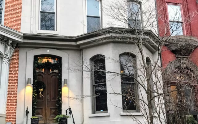 Localização!  Quarto privado + casa de banho no histórico Logan Circle