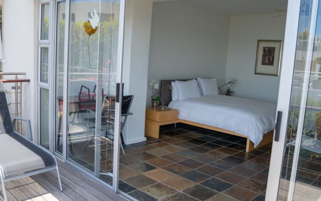 Large sunny apartment with great sea views, patio and good security - Picture 13