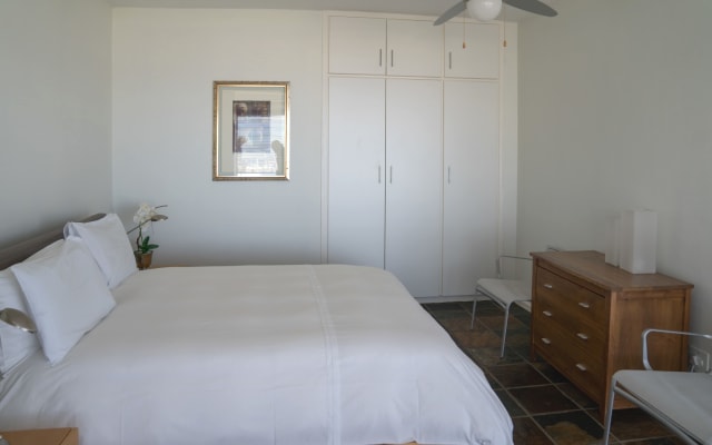 Large sunny apartment with great sea views, patio and good security - Picture 12