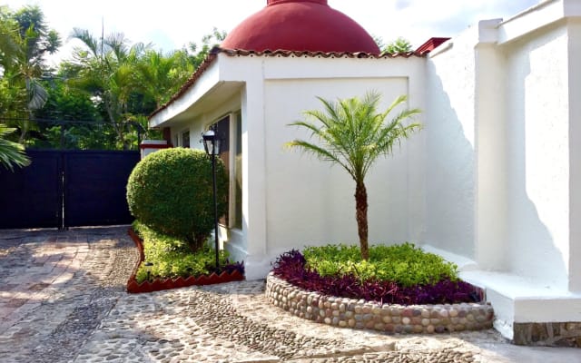 Bungalow magnifique et privé entouré d'arbres