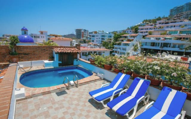 Beachfront Penthouse with Private Pool at Blue Chairs Beach - Picture 21